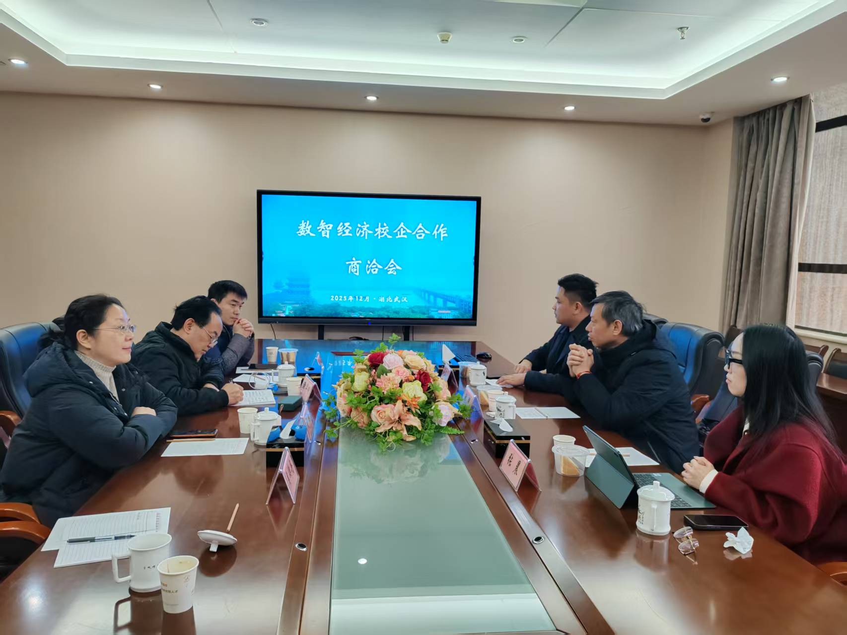 武汉小草红人传媒有限公司来访深化校企合作